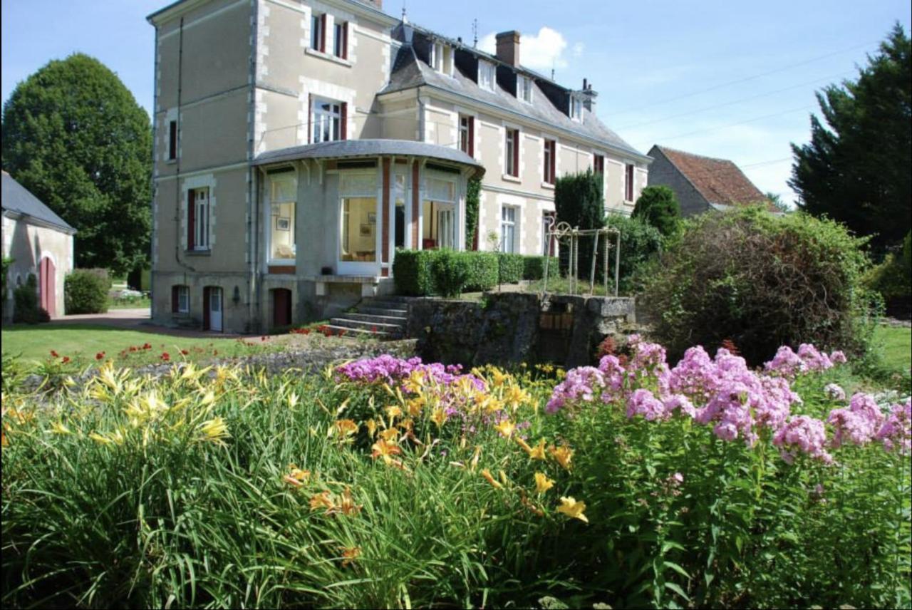 Bed and Breakfast Le Moulin De Francueil Exterior foto